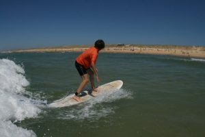 Cours de surf /Stand up paddle à l'école de surf /surfcamp de Léon dans les Landes