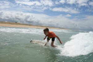 Cours de surf /Stand up paddle à l'école de surf /surfcamp de Léon dans les Landes