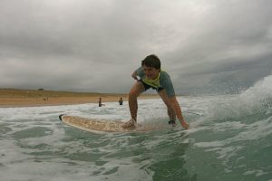 Cours de surf /Stand up paddle à l'école de surf /surfcamp de Léon dans les Landes