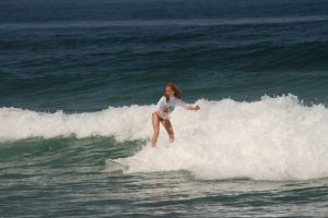 Cours de surf /Stand up paddle à l'école de surf /surfcamp de Léon dans les Landes