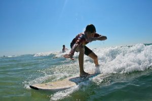 Cours de surf /Stand up paddle à l'école de surf /surfcamp de Léon dans les Landes