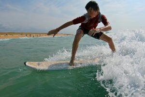 Cours de surf /Stand up paddle à l'école de surf /surfcamp de Léon dans les Landes