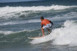 Cours de surf /Stand up paddle à l'école de surf /surfcamp de Léon dans les Landes