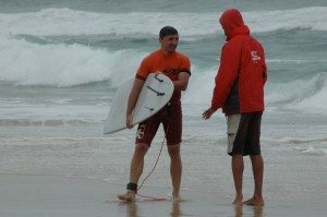 Cours de surf /Stand up paddle à l'école de surf /surfcamp de Léon dans les Landes