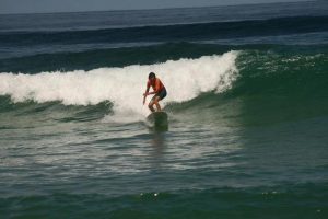 Cours de surf /Stand up paddle à l'école de surf /surfcamp de Léon dans les Landes