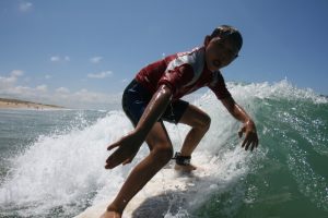 Cours de surf /Stand up paddle à l'école de surf /surfcamp de Léon dans les Landes